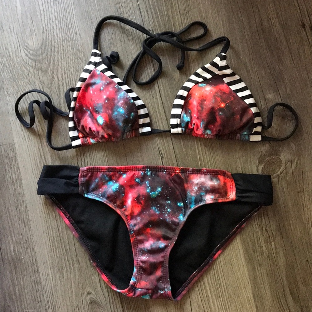 Hurley cosmic string bikini top Med. Bottoms small